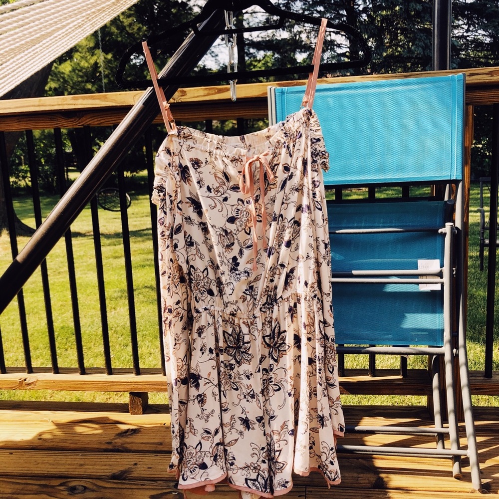 Off the shoulder floral romper ✨